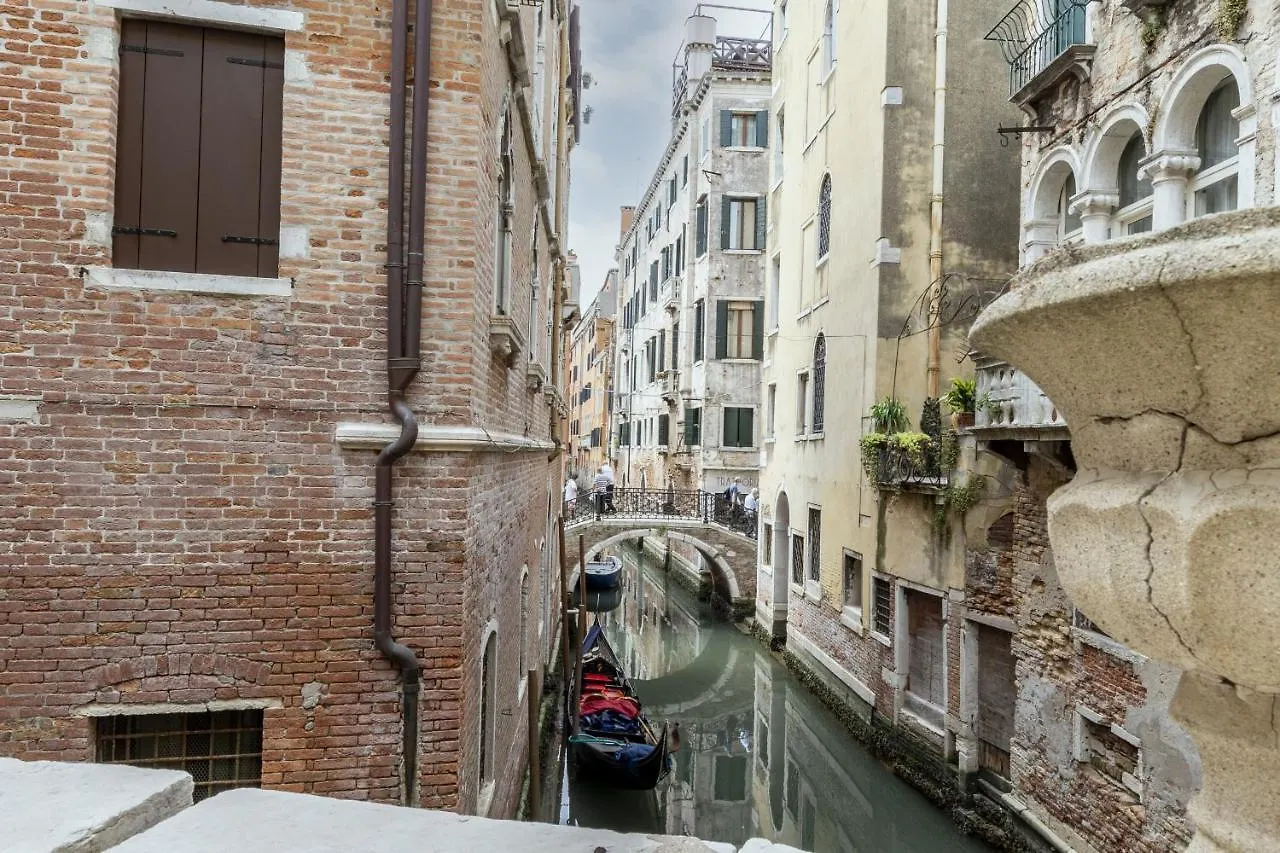 Apartment Gondola Luxury - Campo Santi Filippo E Giacomo By Wonderful Italy Venice Italy