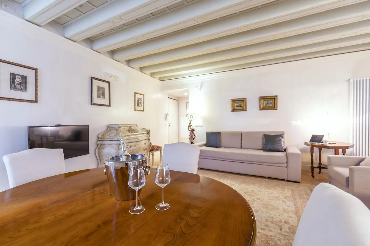 Gondola Luxury - Campo Santi Filippo E Giacomo By Wonderful Italy Venice Apartment