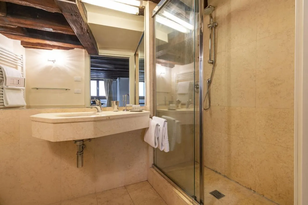 Apartment Gondola Luxury - Campo Santi Filippo E Giacomo By Wonderful Italy Venice