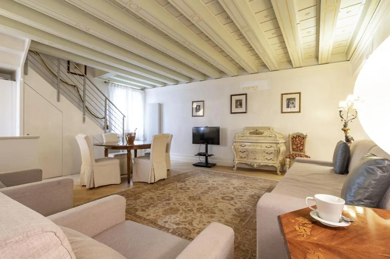 Apartment Gondola Luxury - Campo Santi Filippo E Giacomo By Wonderful Italy Venice