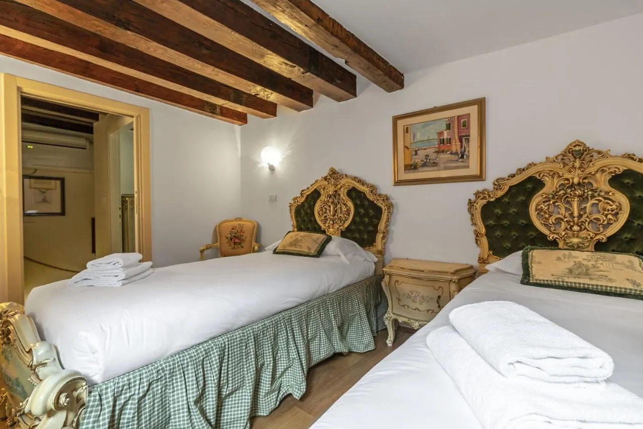 Apartment Gondola Luxury - Campo Santi Filippo E Giacomo By Wonderful Italy Venice