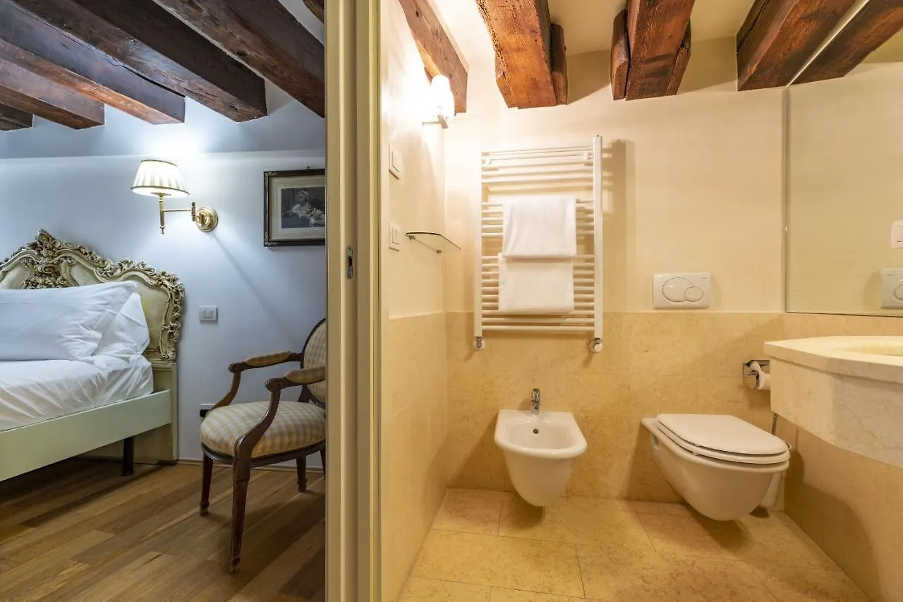 Apartment Gondola Luxury - Campo Santi Filippo E Giacomo By Wonderful Italy Venice Italy