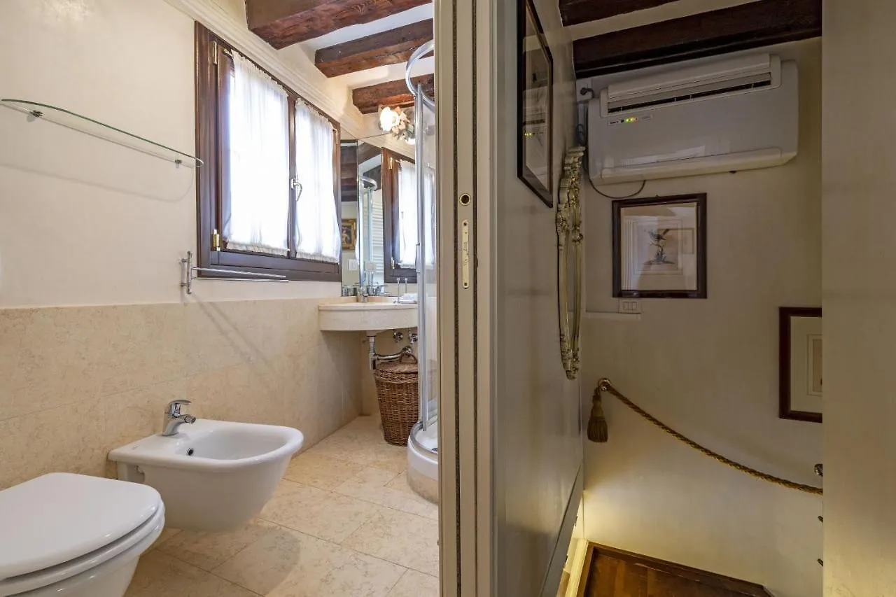 Gondola Luxury - Campo Santi Filippo E Giacomo By Wonderful Italy Venice Apartment