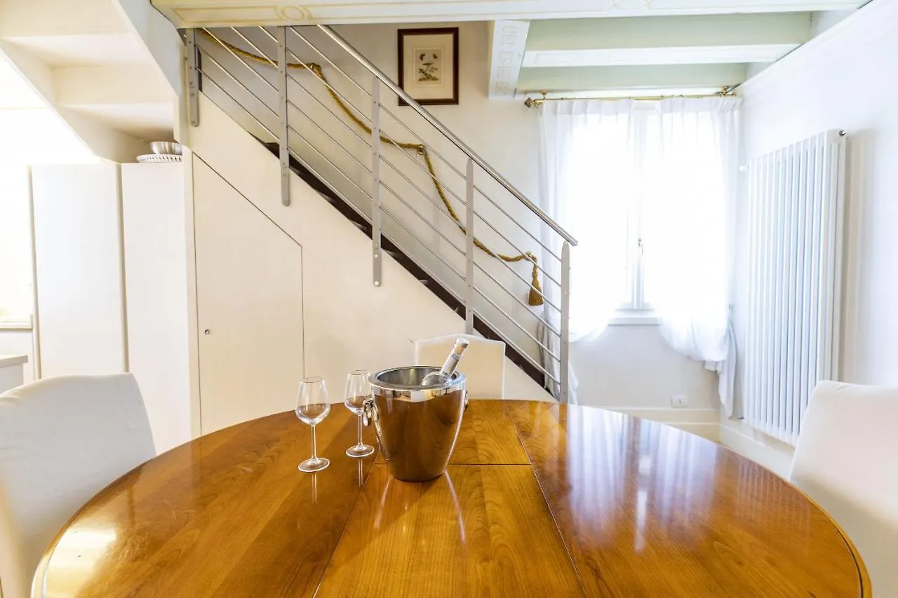 Apartment Gondola Luxury - Campo Santi Filippo E Giacomo By Wonderful Italy Venice