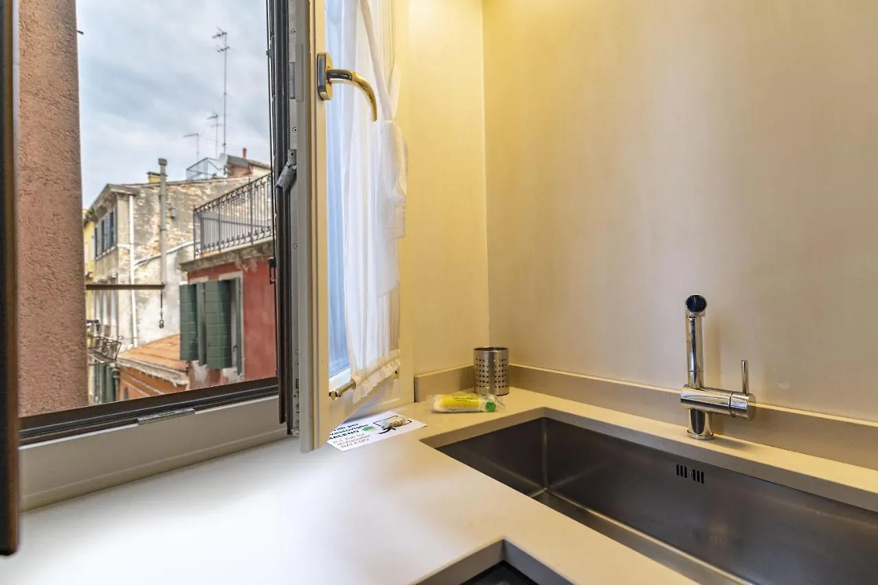 Gondola Luxury - Campo Santi Filippo E Giacomo By Wonderful Italy Venice Apartment